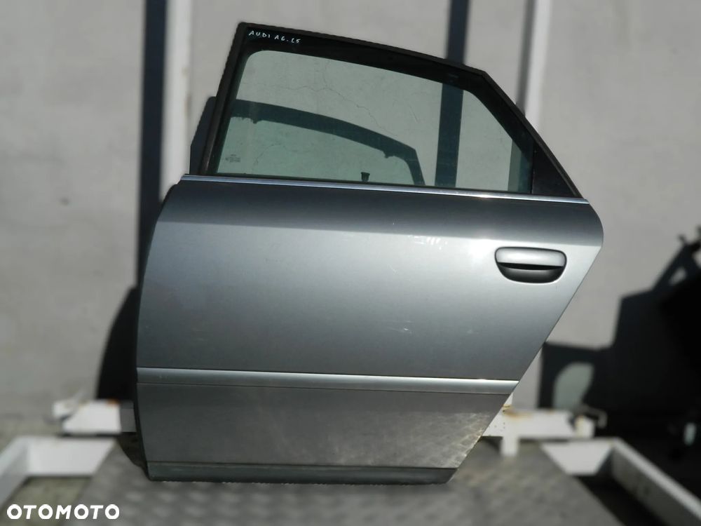 Audi A6 C5 sedan drzwi lewy tył