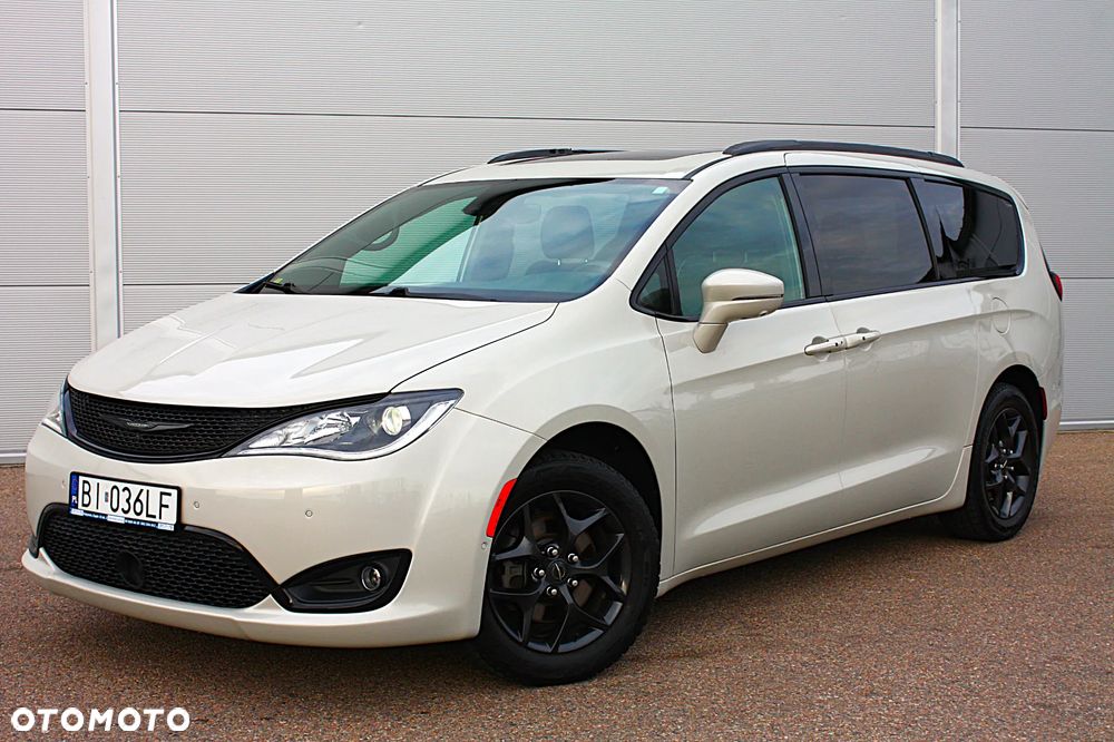 Chrysler Pacifica - 2