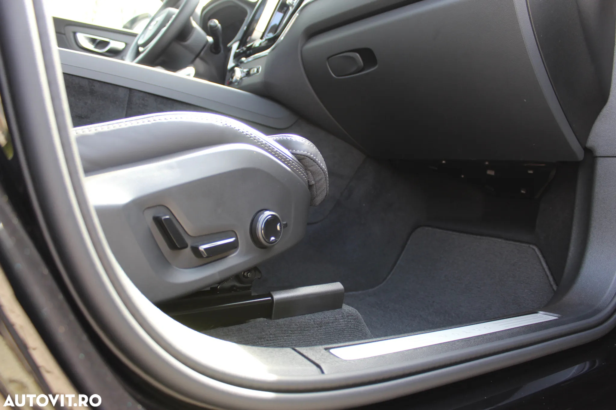 Volvo XC 60 T8 AWD AT PHEV Plus Black Edition - 9