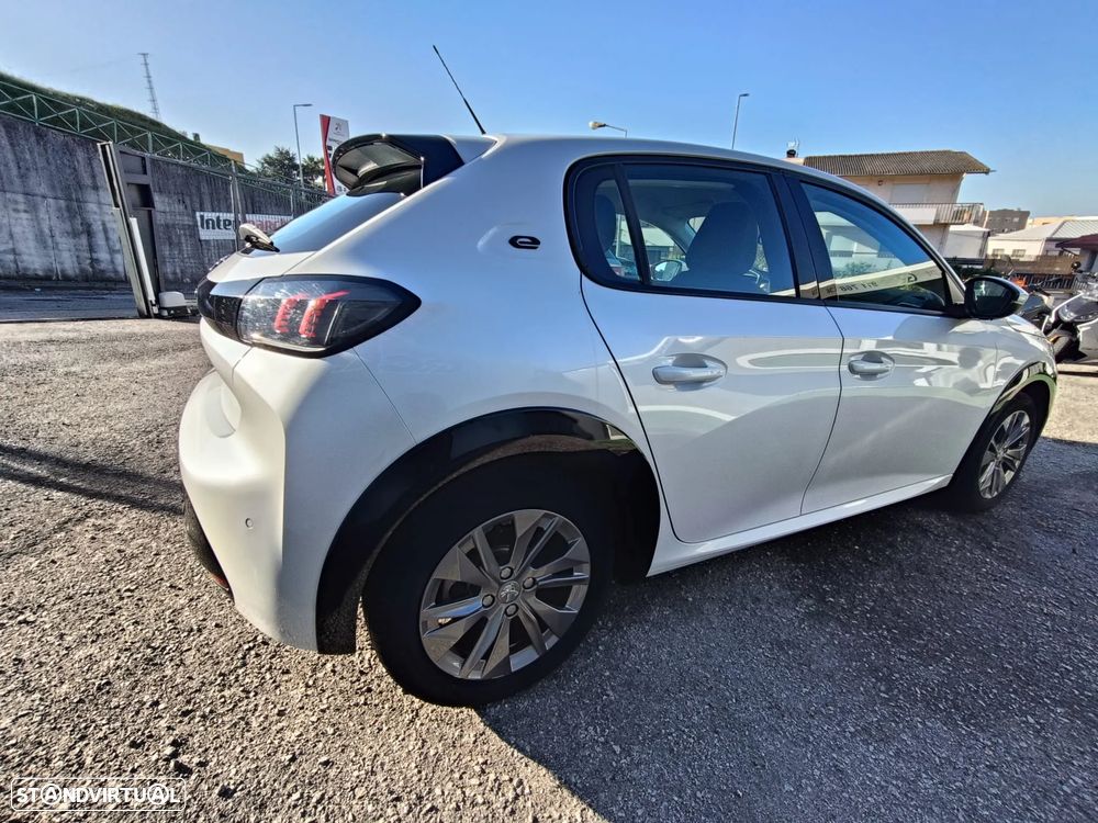 Peugeot e-208 Allure+ - 7