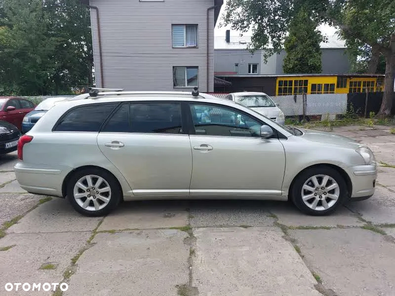 Toyota Avensis 2.2 D-4D Sol - 4
