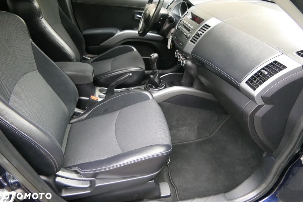 Mitsubishi Outlander 2.0 Intense 2WD - 17