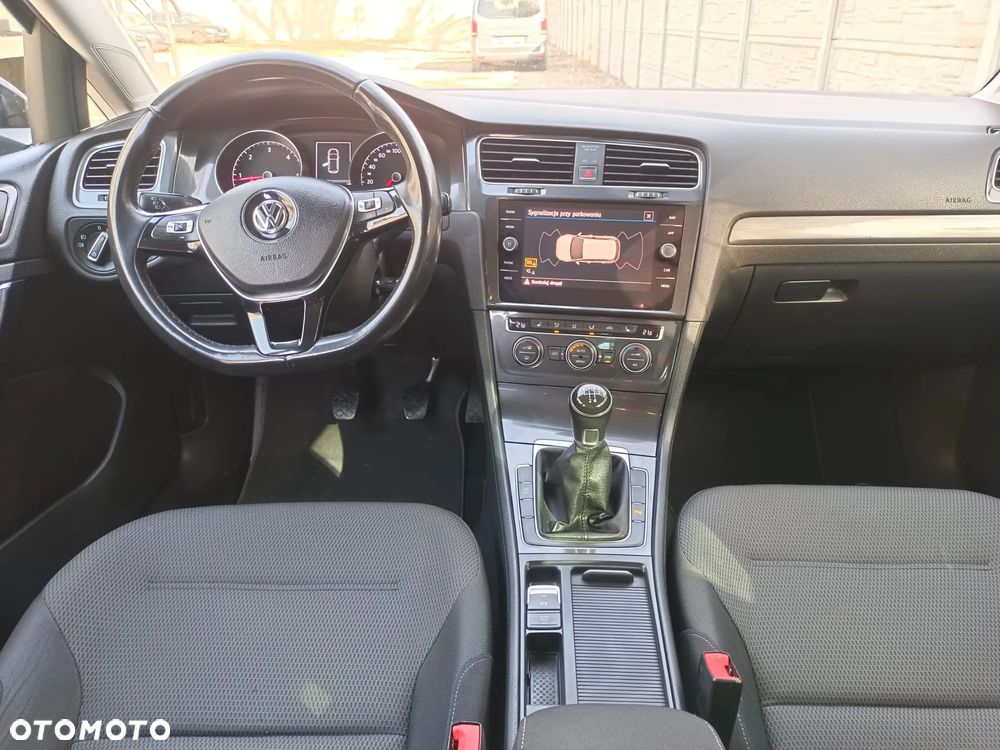 Volkswagen Golf - 22
