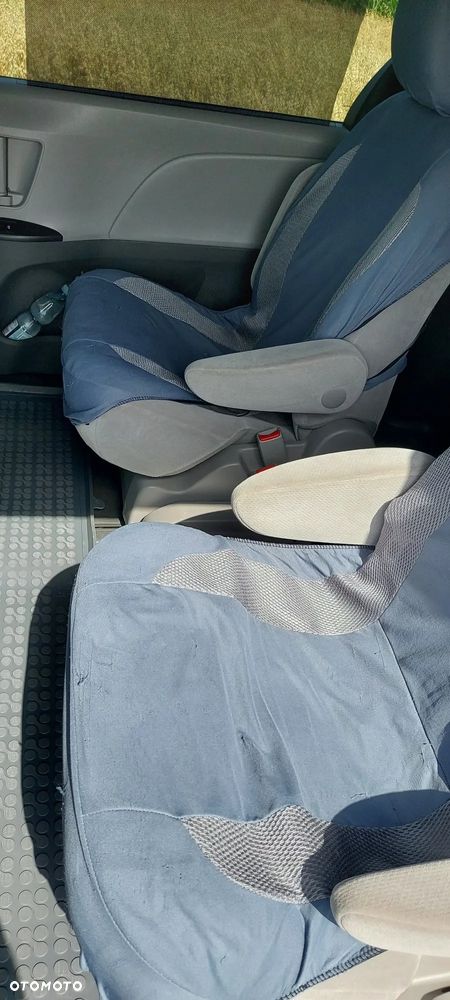 Toyota Sienna 3.5 V6 - 6