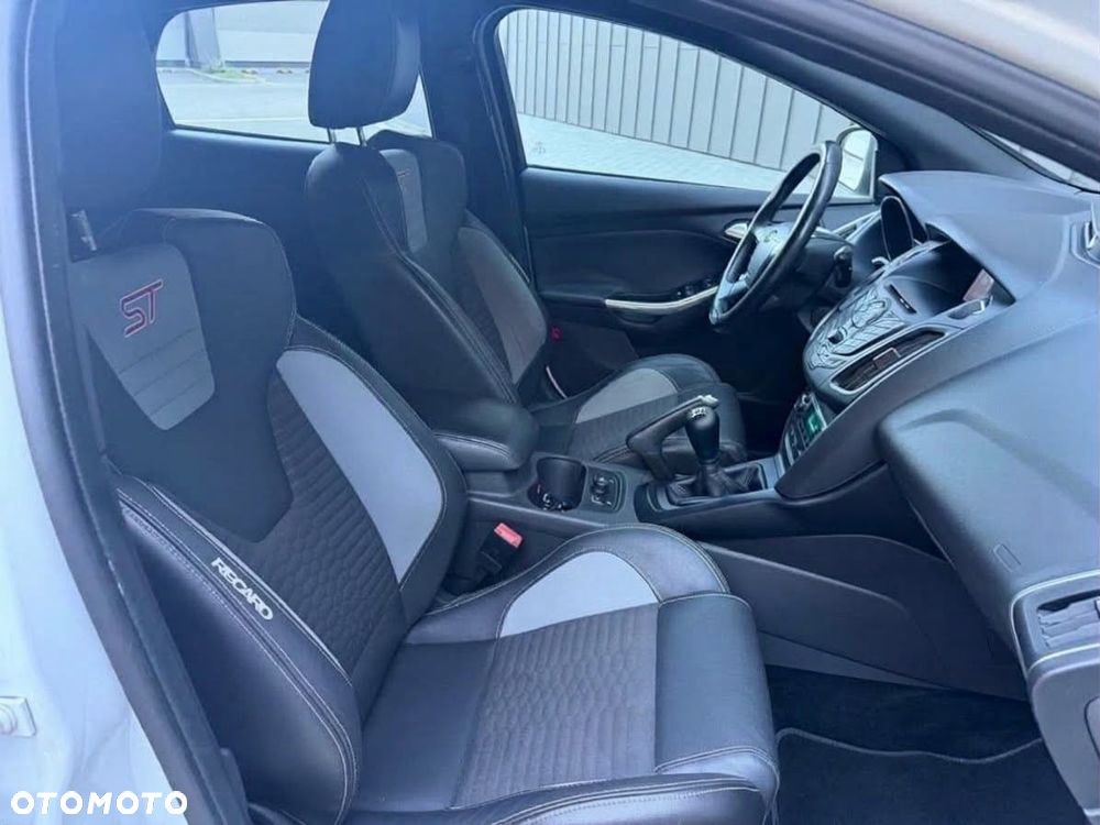 Ford Focus 2.0 EcoBoost ST mit Leder-Sport-Paket - 22