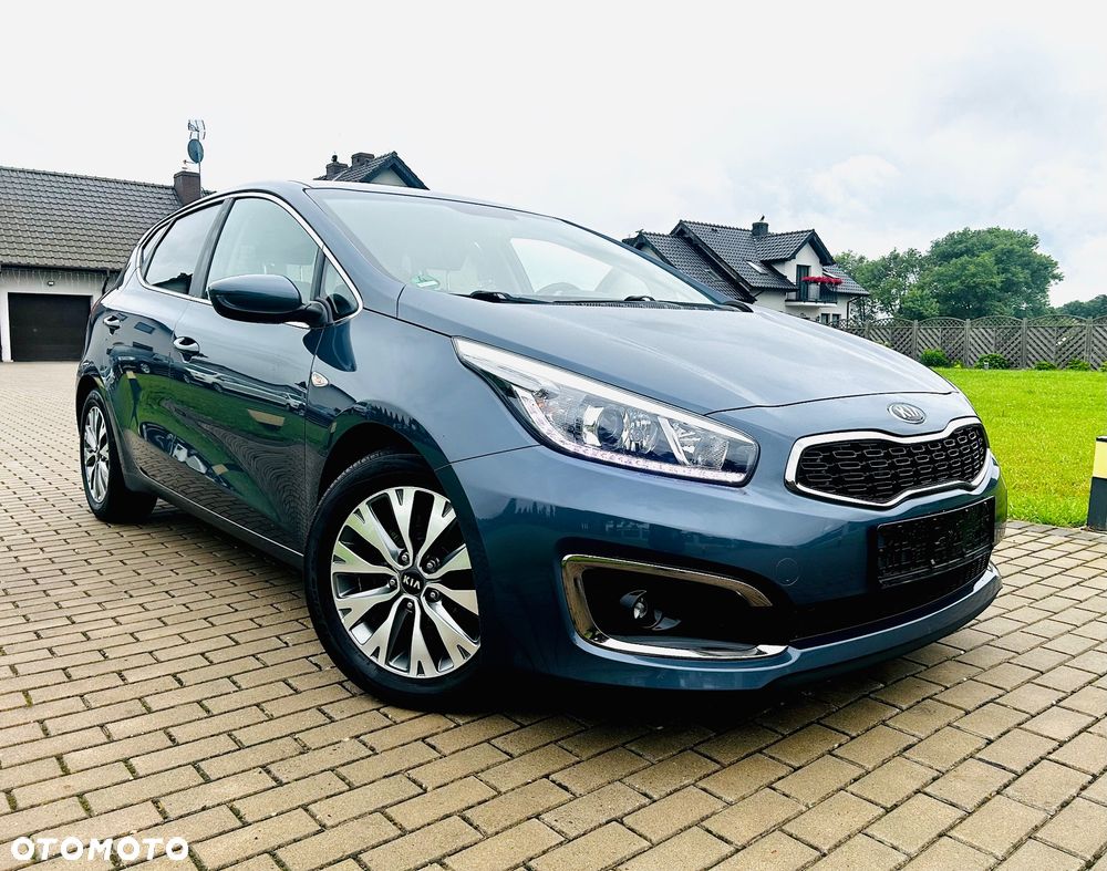 Kia Ceed 1.6 CRDi 136 ISG Dream Team Edition - 2