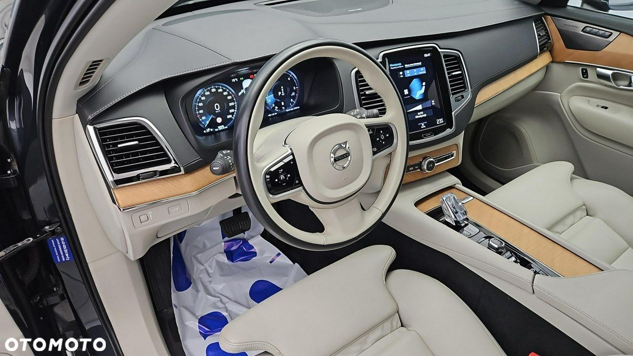 Volvo XC 90 - 9