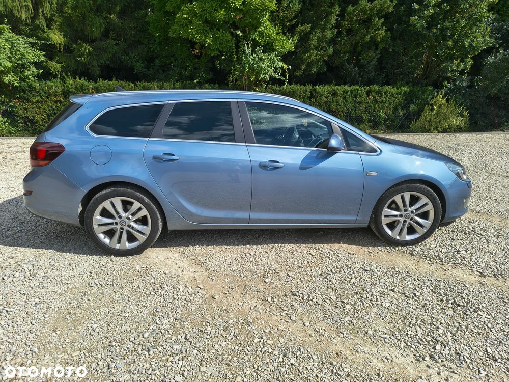 Opel Astra 1.6 Turbo Cosmo - 9