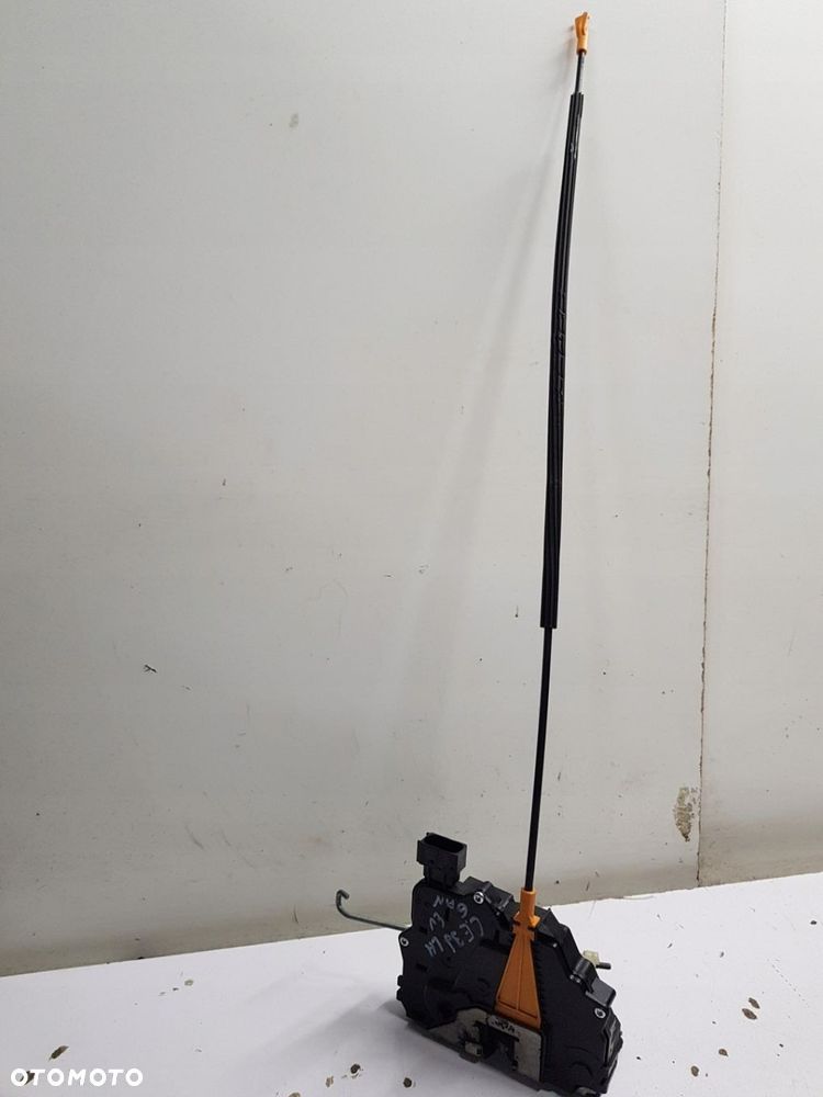 zamek drzwi lewy przód Opel Corsa E 13431841 - 2