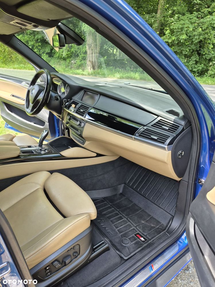 BMW X5 4.8i xDrive - 9