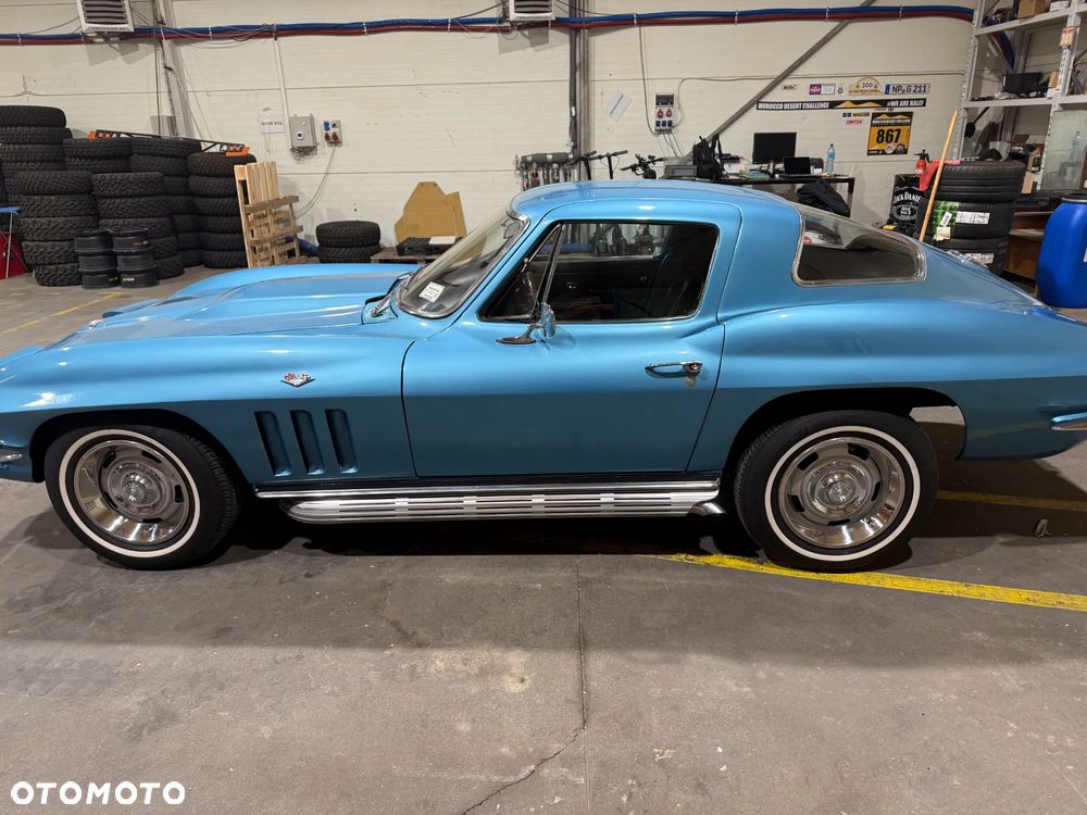 Chevrolet Corvette - 1