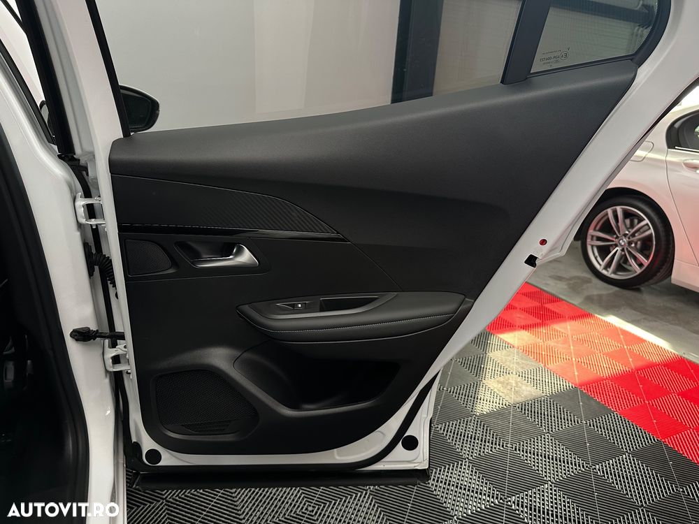 Peugeot 2008 PureTech 130 EAT8 Allure - 26