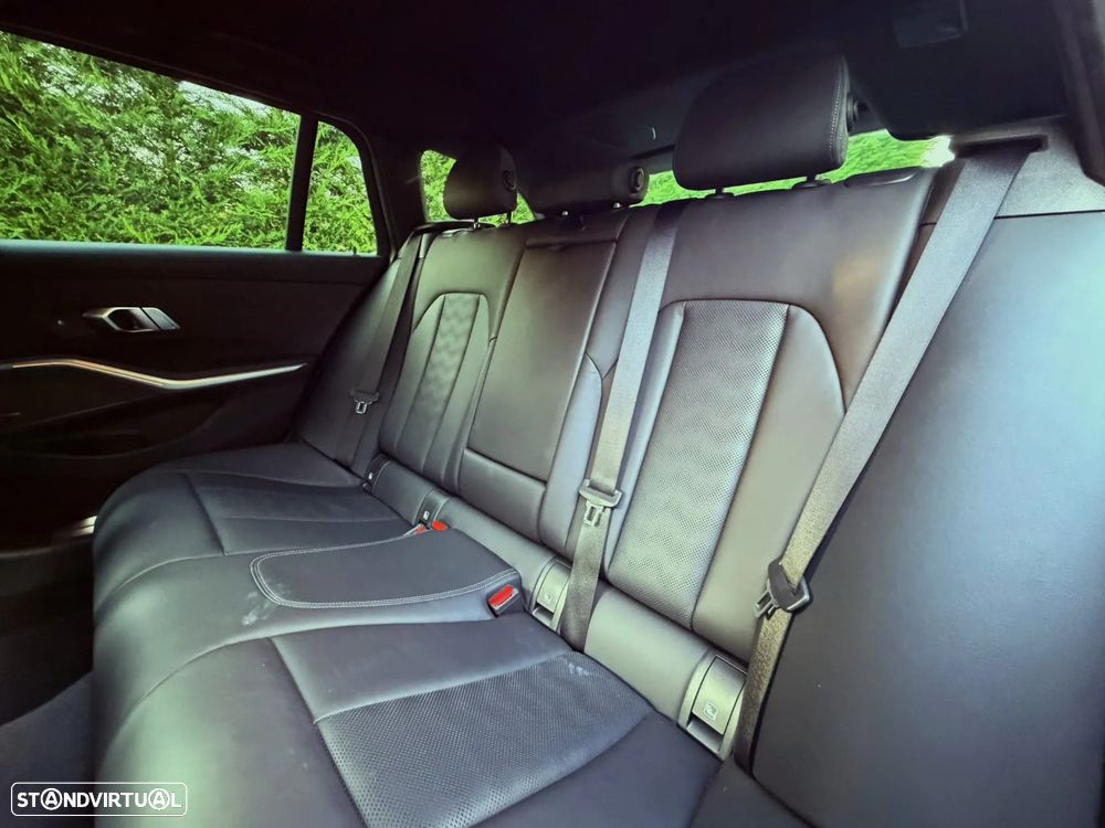 BMW M3 Competition M xDrive - 24