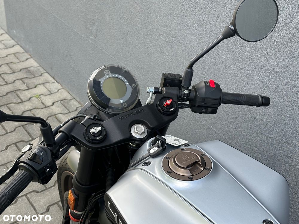 Husqvarna Vitpilen - 18