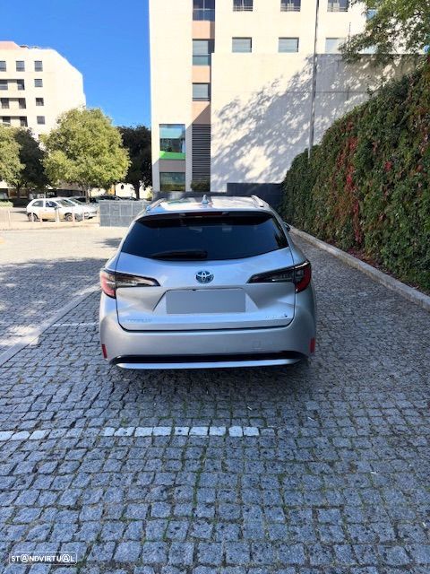 Toyota Corolla Touring Sports 1.8 Hybrid Comfort+P.Sport - 4