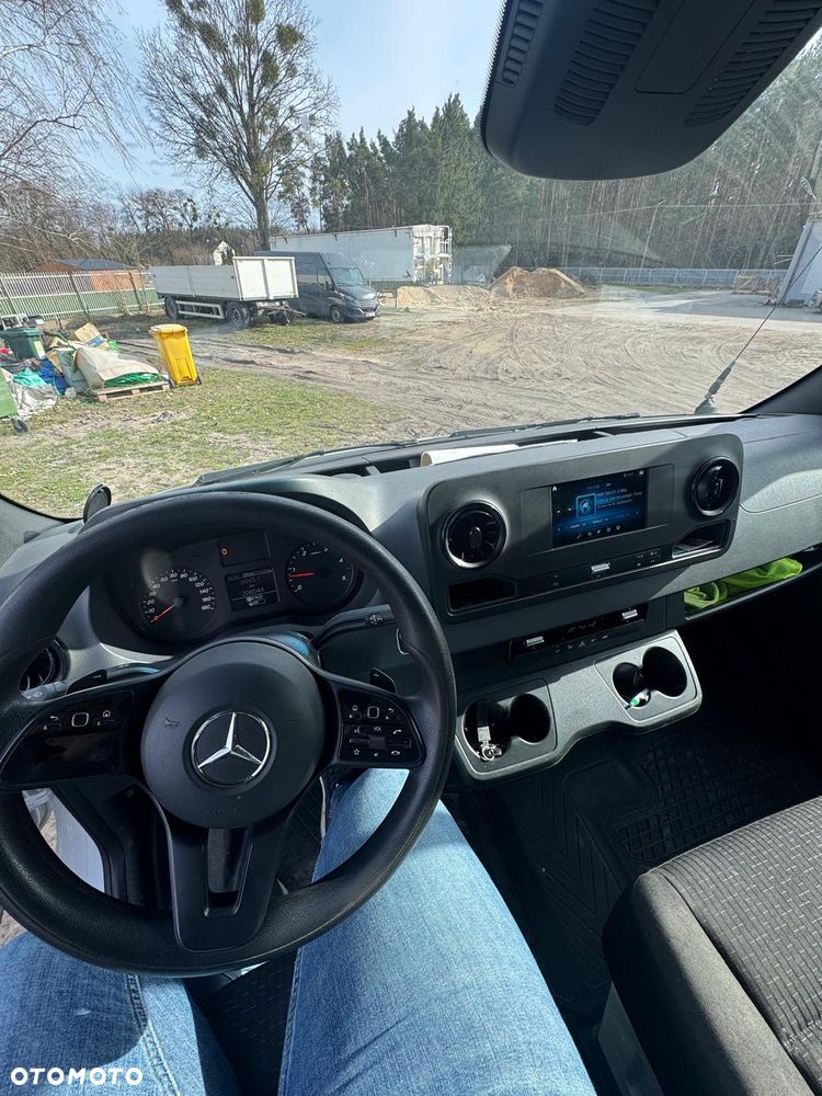 Mercedes-Benz Sprinter - 13