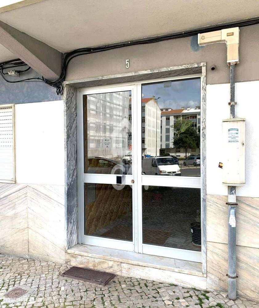 T2 remodelado, perto da Baía do Seixal - Grande imagem: 2/36
