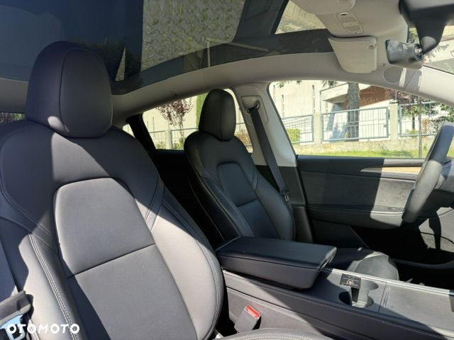 Tesla Model Y Performance AWD - 19