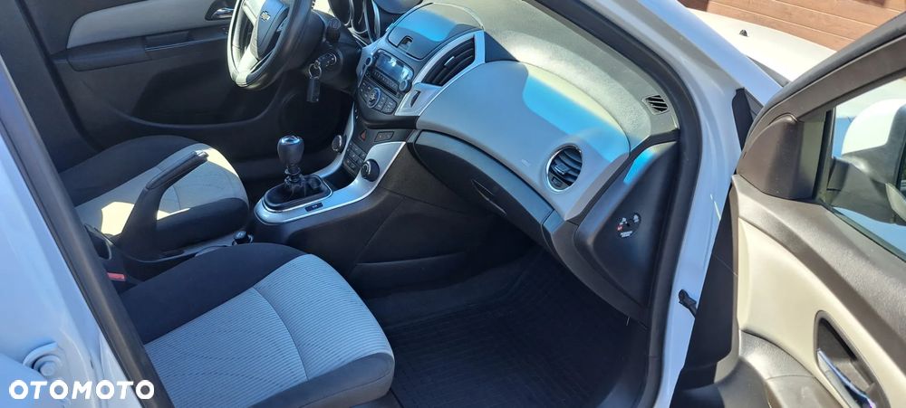 Chevrolet Cruze Station Wagon 1.6 LS+ - 31
