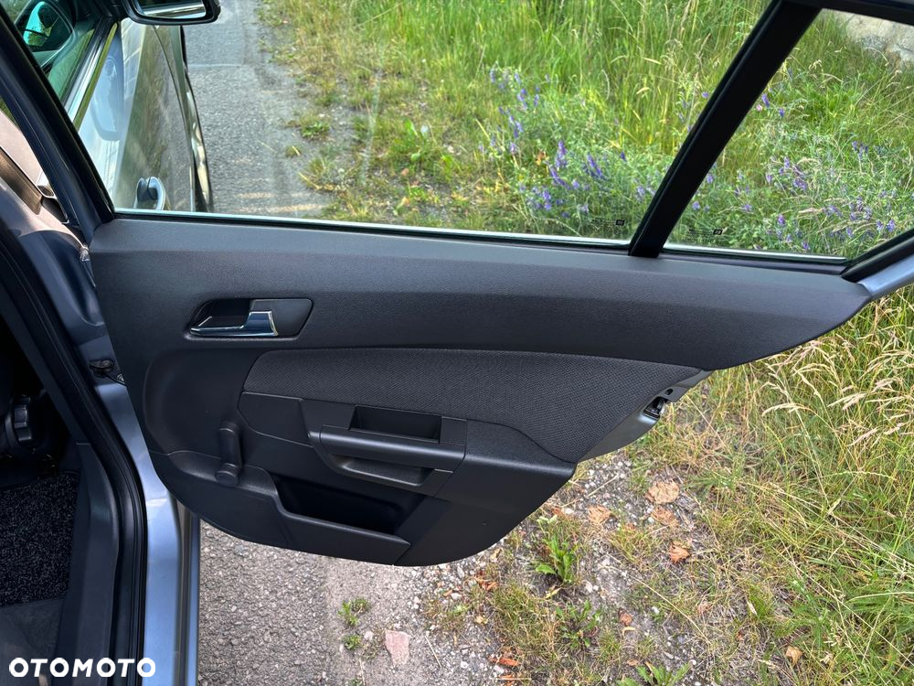 Opel Astra 1.6 Sport - 26