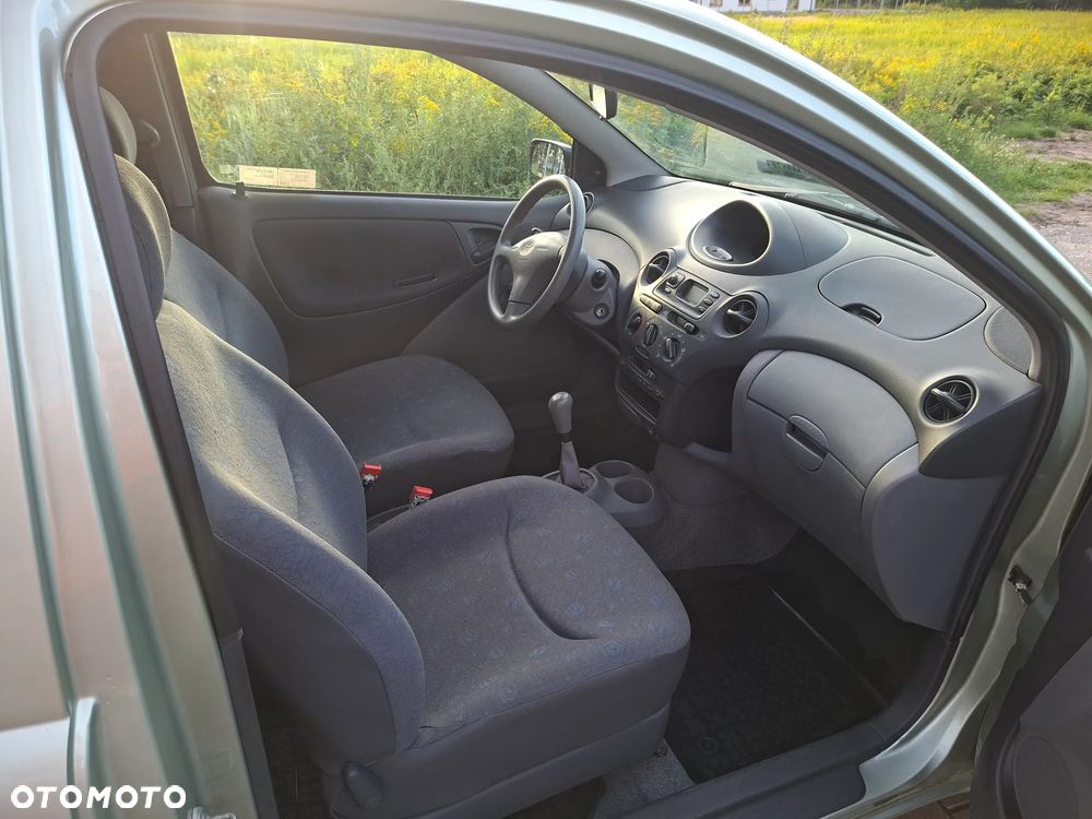 Toyota Yaris 1.0 Base - 8
