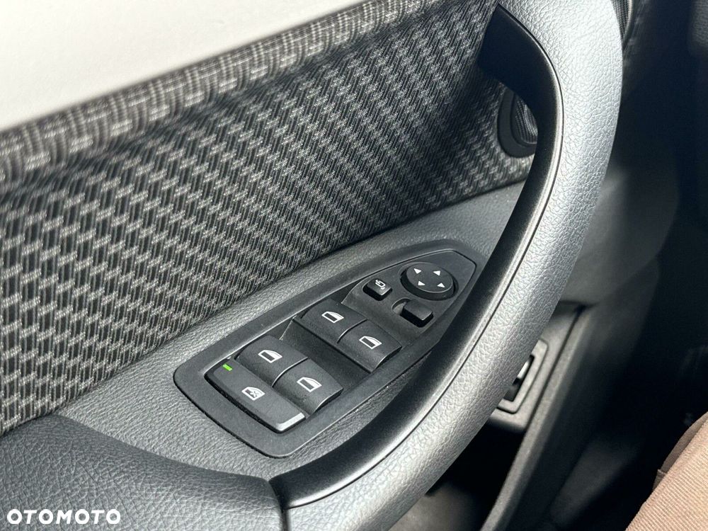 BMW X1 sDrive18i Advantage - 16