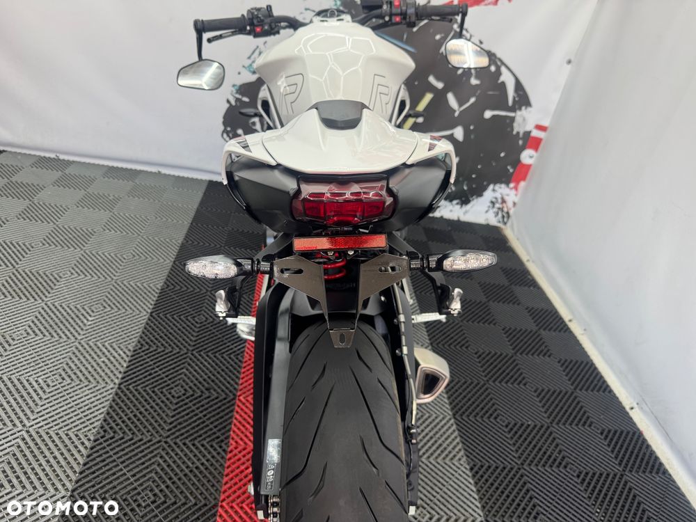 Triumph Street Triple - 21