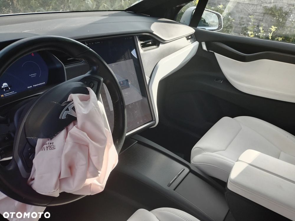 Tesla Model X Long Range Plus - 11