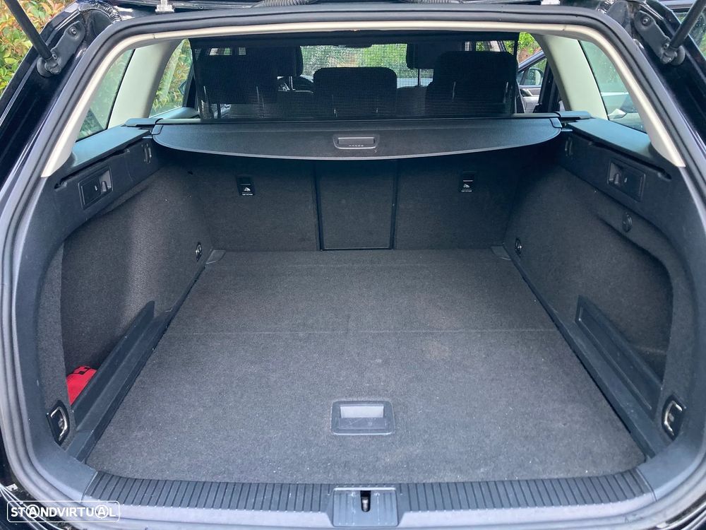 VW Passat Variant 1.6 TDI Confortline DSG - 12