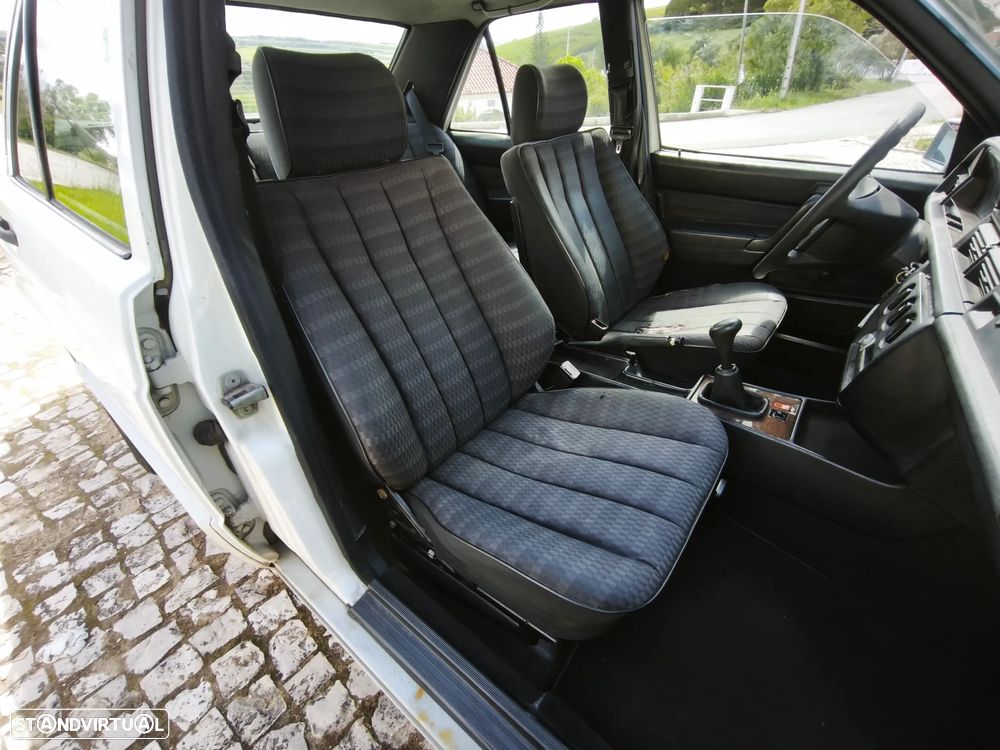 Mercedes-Benz W201 (1982-1993) 190 D 2.0 - 6