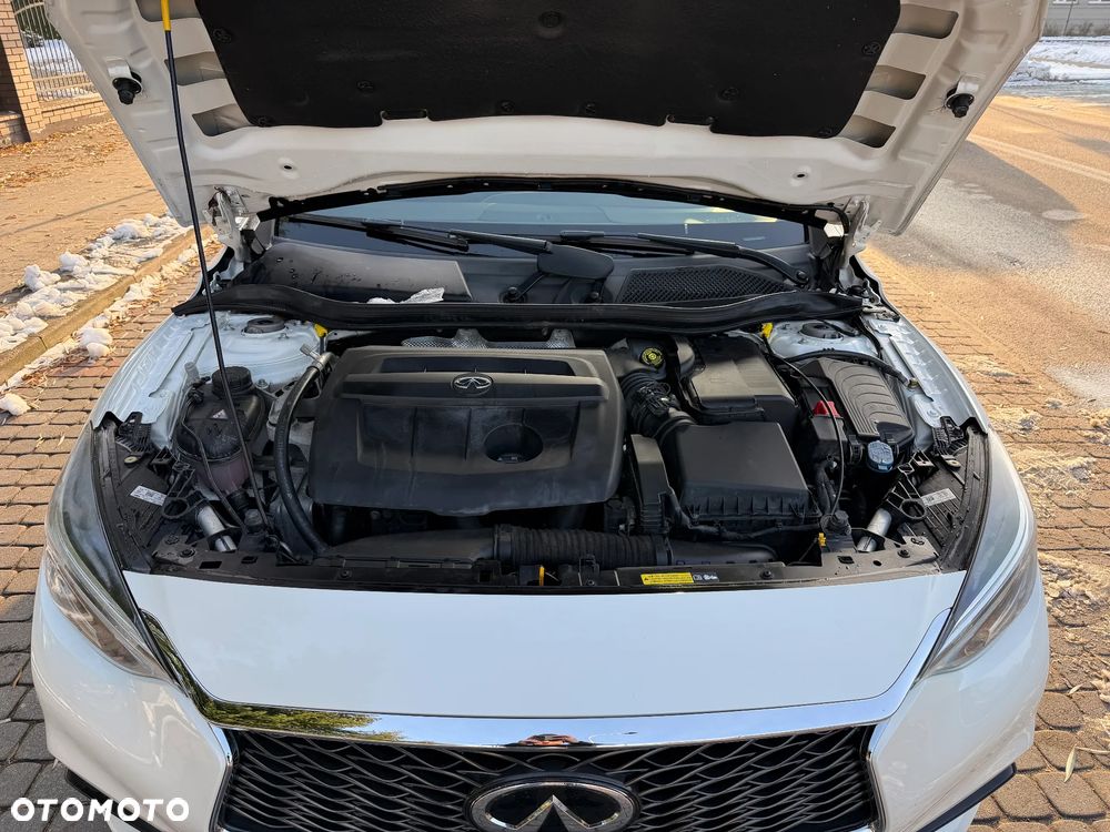 Infiniti Q30 1.5d Premium Tech Gallery White - 25