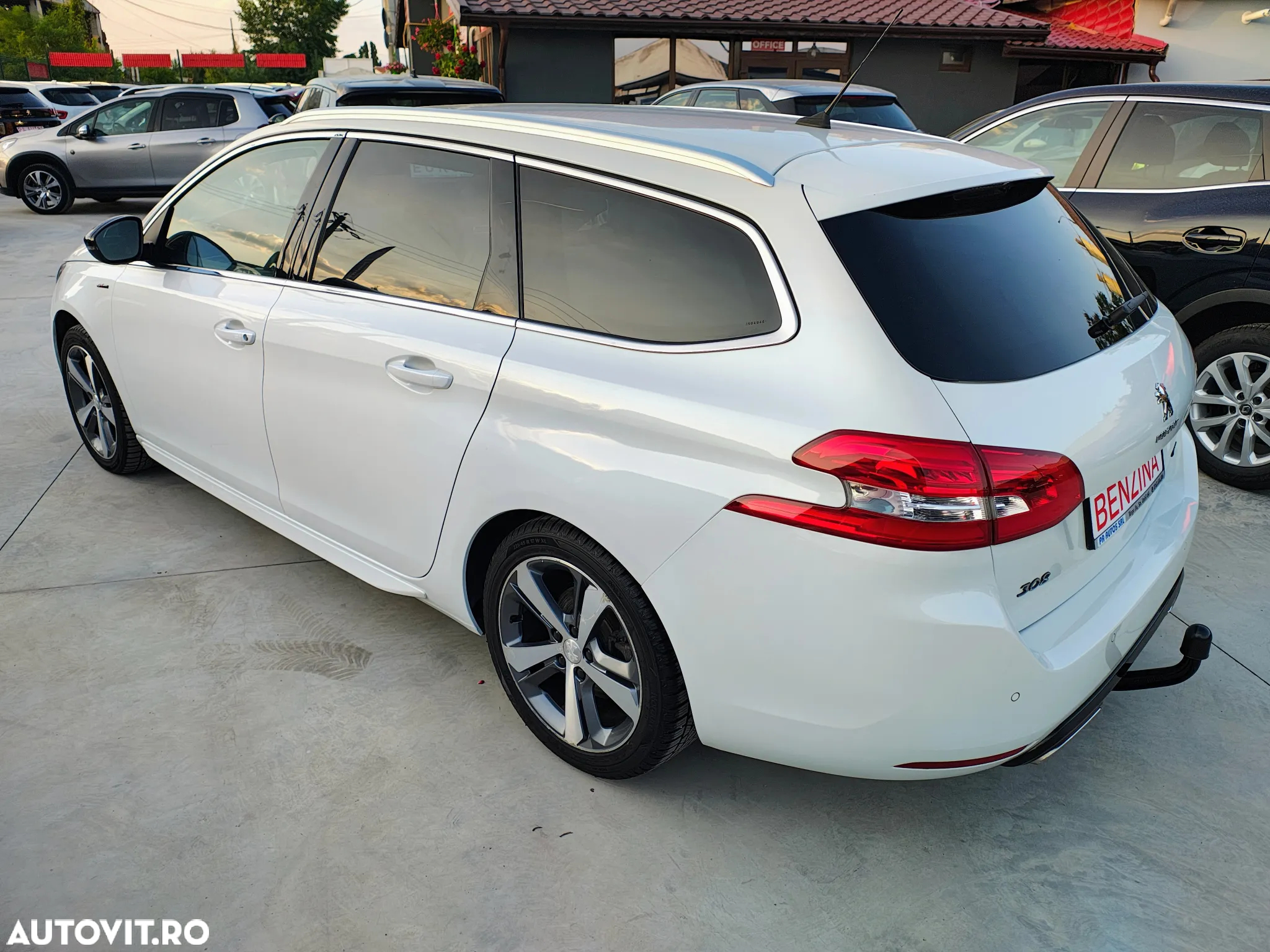 Peugeot 308 PureTech 130 EAT8 GT - 4