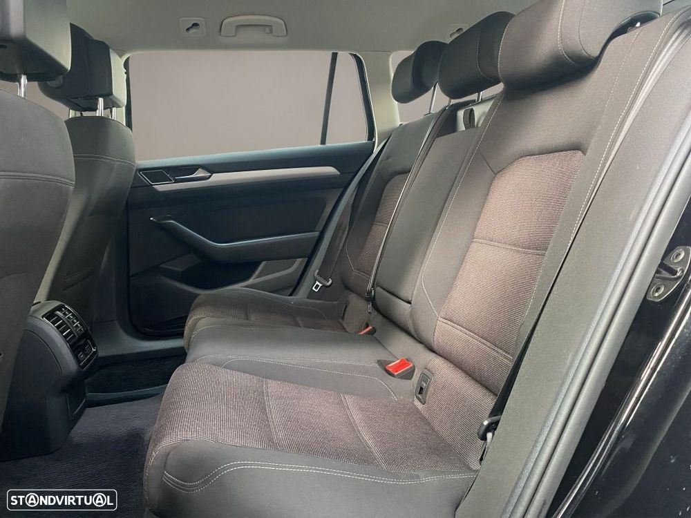 VW Passat Variant 1.6 TDI Confortline DSG - 13
