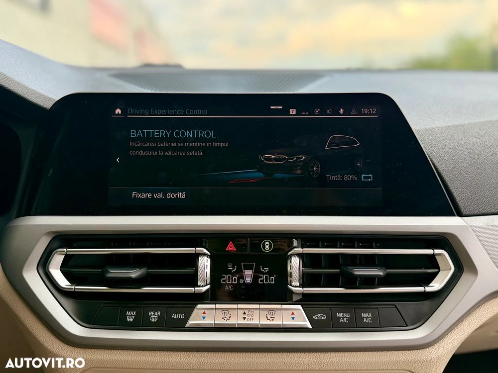 BMW Seria 3 330e Aut. Advantage - 28