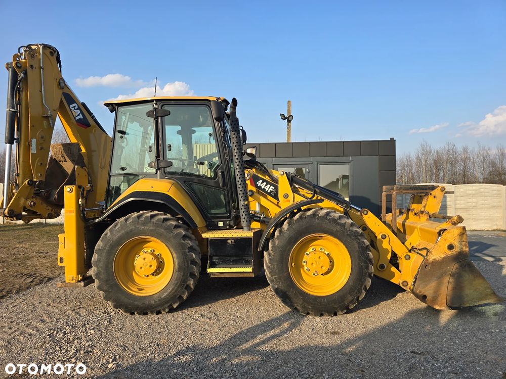 Caterpillar - 7
