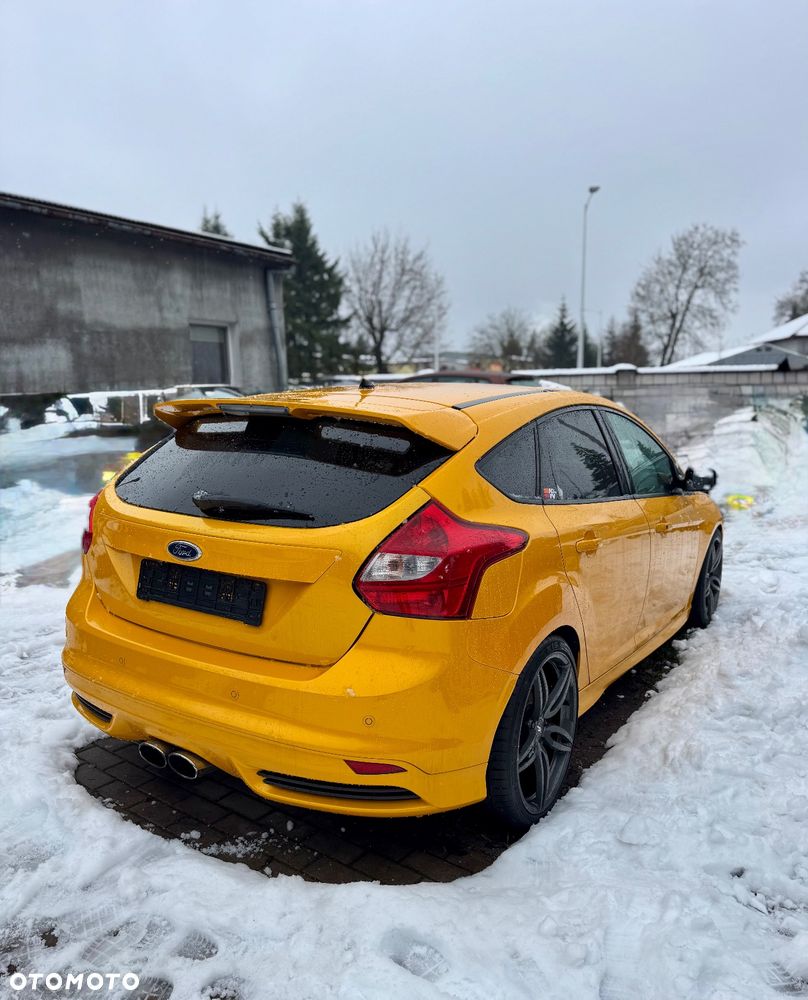 Ford Focus ver-2-0-ecoboost-st - 5