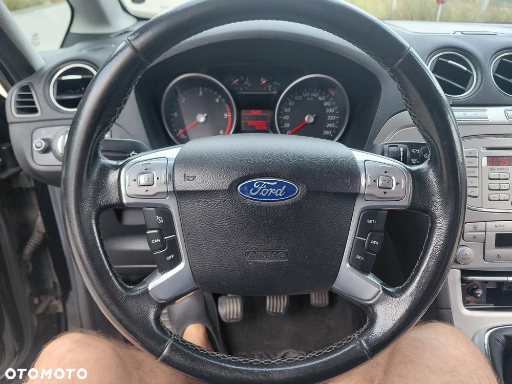 Ford Galaxy - 12