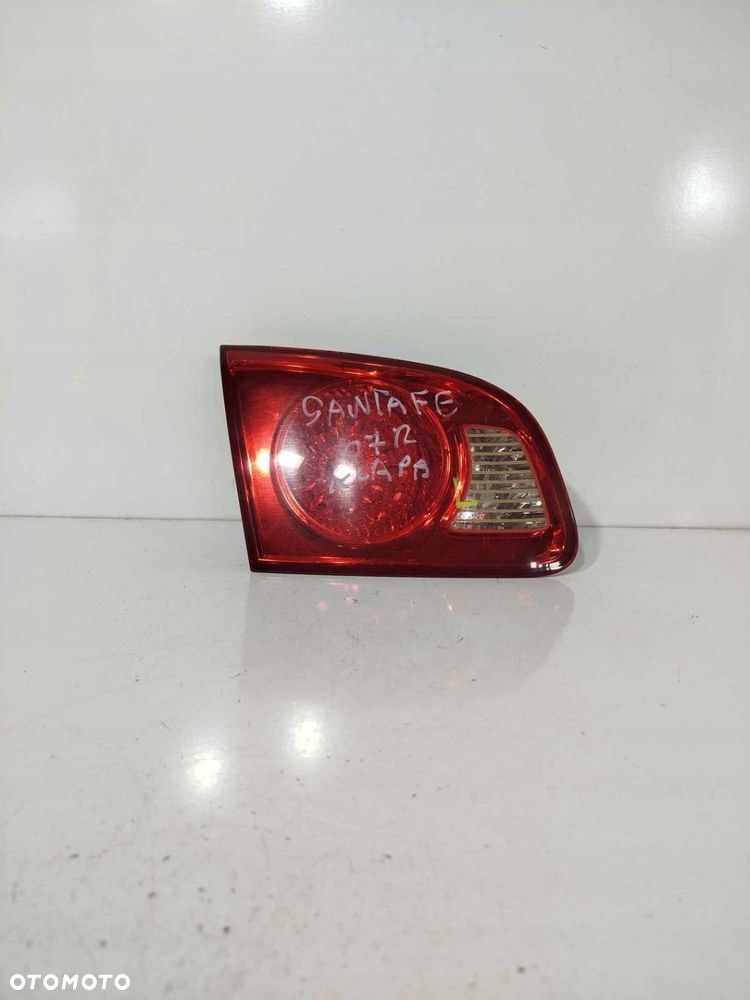 HYUNDAI SANTA FE LAMPA LEWA TYLNA W KLAPĘ 06-10 - 1