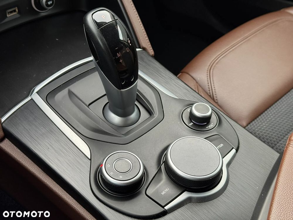 Alfa Romeo Stelvio 2.2 16V AT8 Business - 28