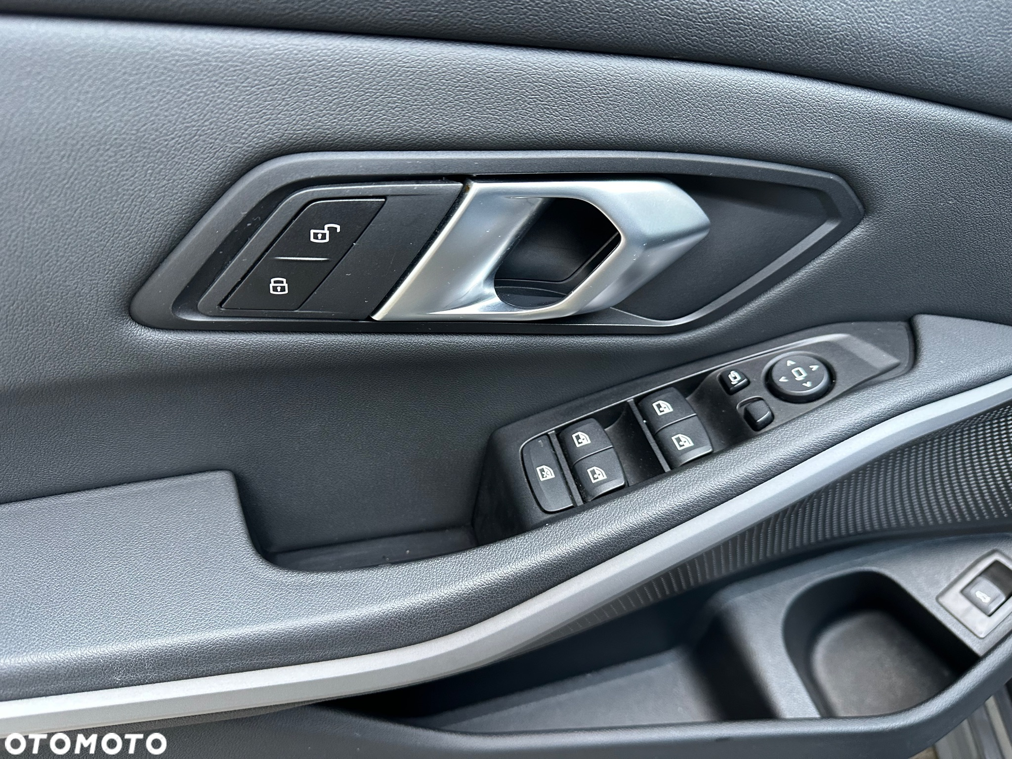 BMW Seria 3 318d Touring Sport Line - 32