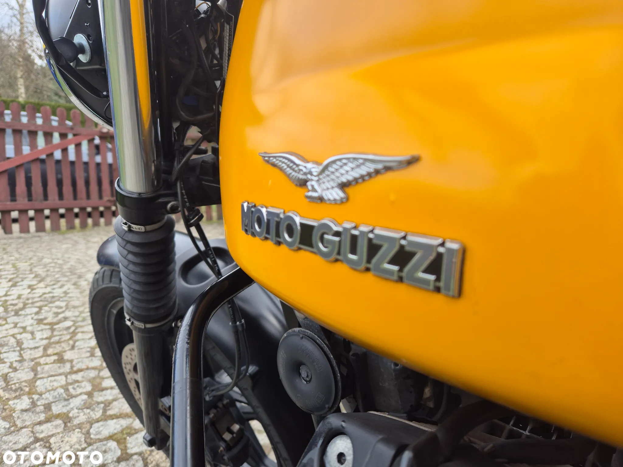 Moto Guzzi V7 - 12