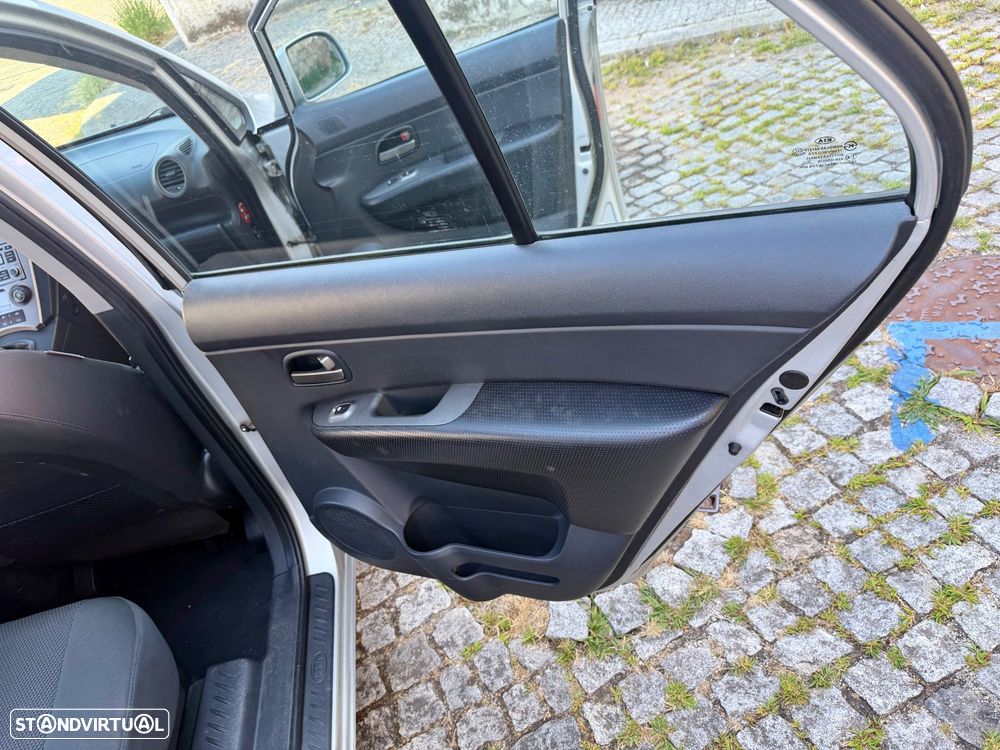 Kia Carens 2.0 CRDi EX - 19