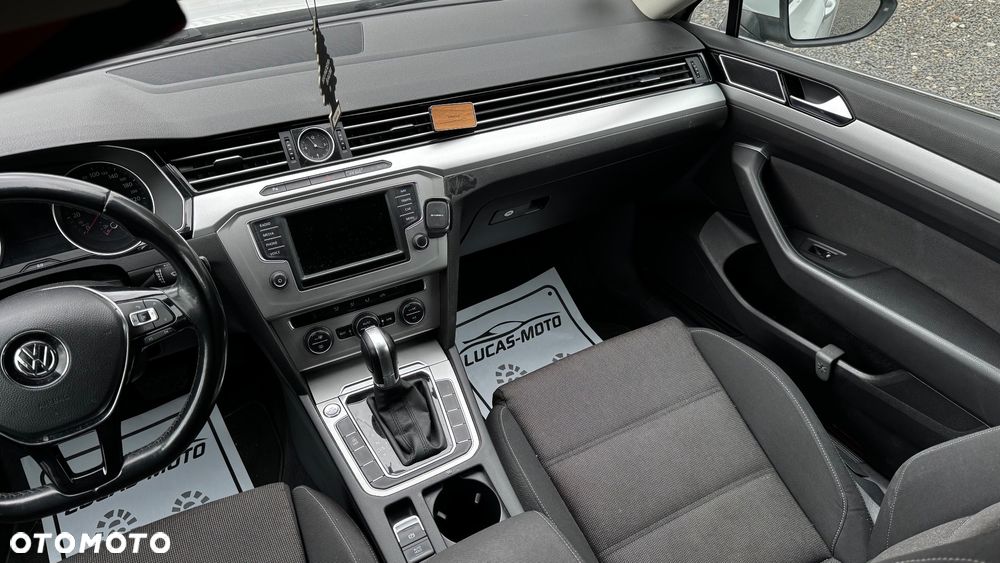 Volkswagen Passat - 28