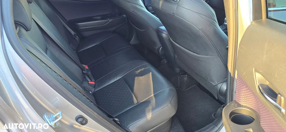 Toyota C-HR Hybrid Style Selection - 15