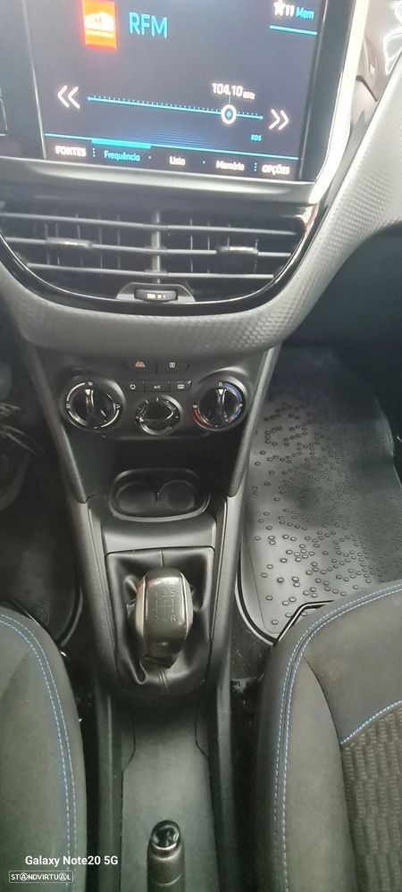 Peugeot 208 - 19