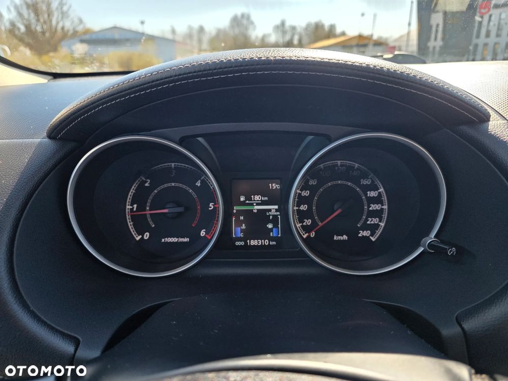 Mitsubishi Outlander - 17