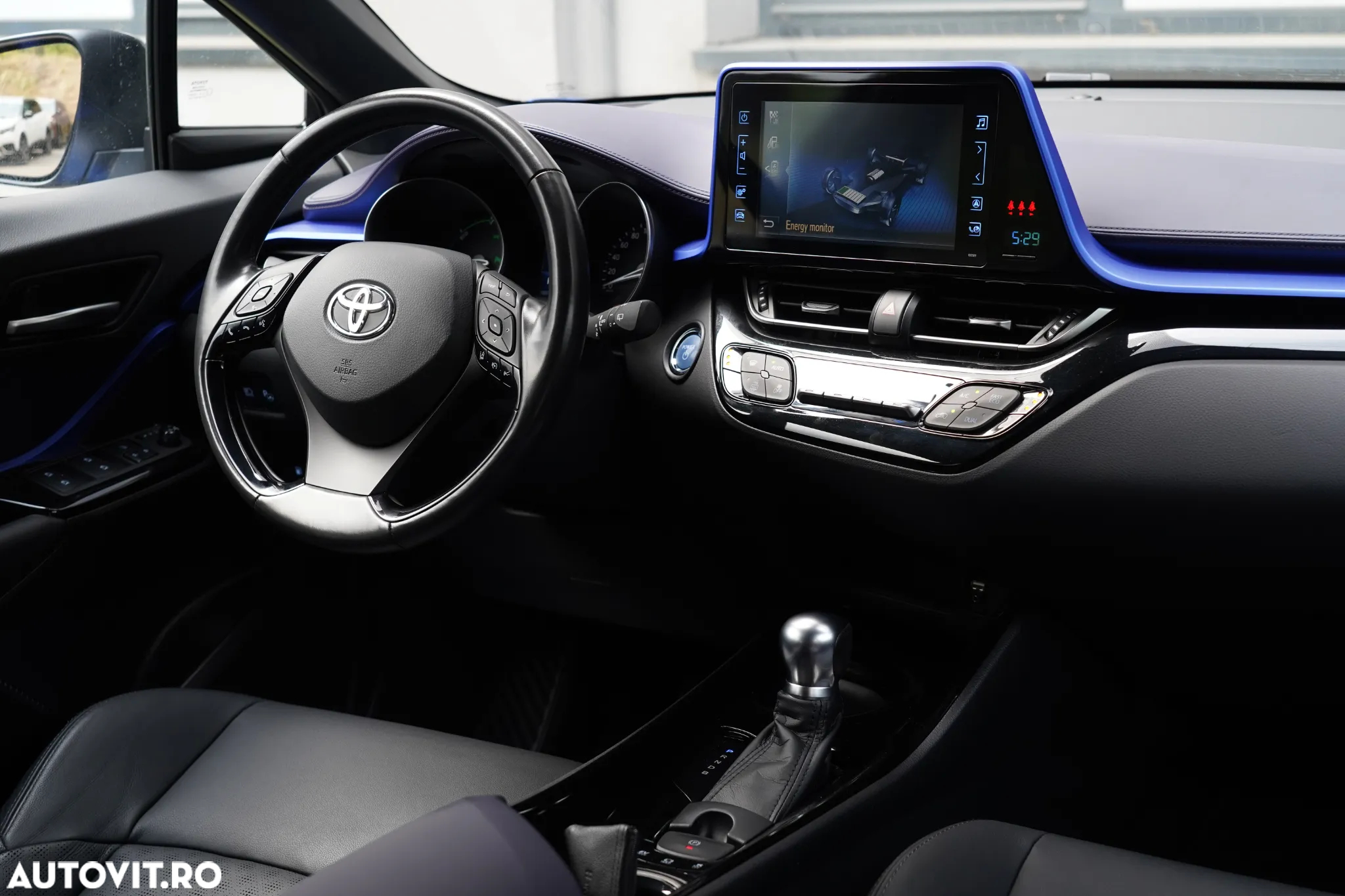 Toyota C-HR Hybrid Style Selection - 13
