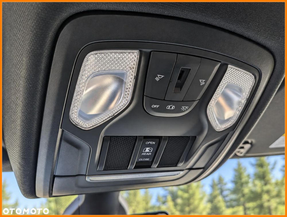 RAM 1500 Crew Cab Shortbed Bighorn - 21