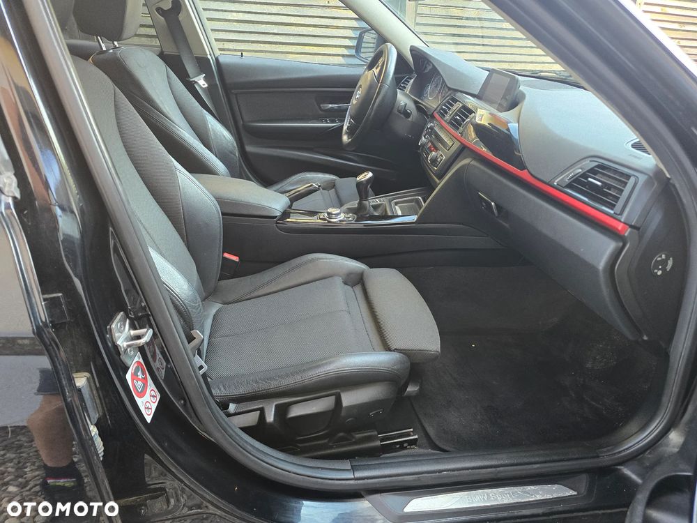 BMW Seria 3 320d DPF Edition Sport - 12