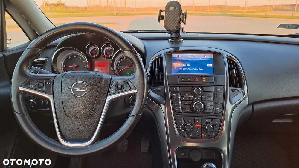 Opel Astra 1.6 T Cosmo - 9